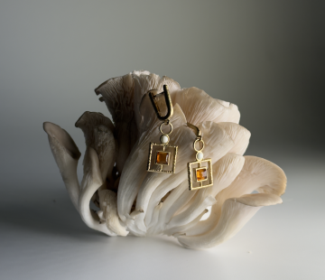 Silver earrings with amber Е30002ZO