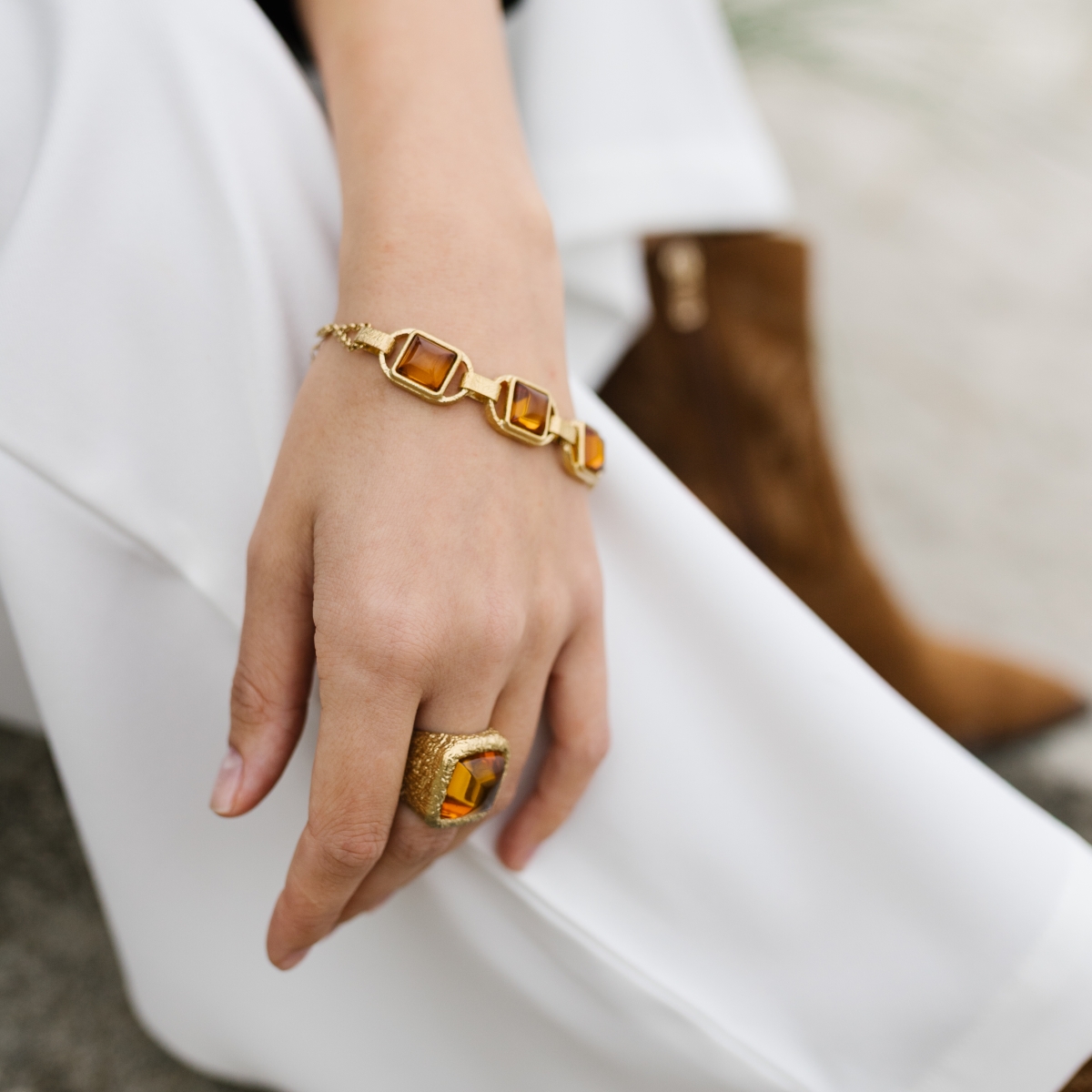 Silver bracelet with amber W30028ZK