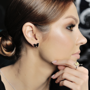 Серебряные серьги с янтарём E9118SV