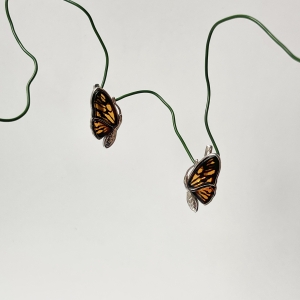 Серебряные серьги с янтарём E9150RO