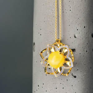 Кулон серебряный с янтарём P000029ZM