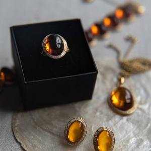 Кольцо серебряное с янтарём R000028ZK