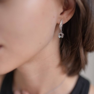 Серебряные серьги с янтарём E20007RV