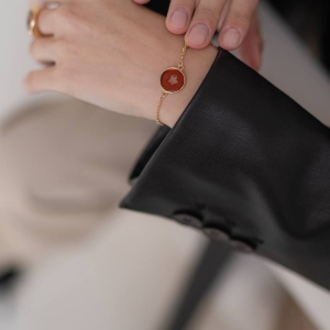 Браслет серебряный с янтарём W9223ZK Браслет серебряный с янтарём W9223ZK