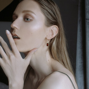 Серебряные серьги с янтарём E9275ZK