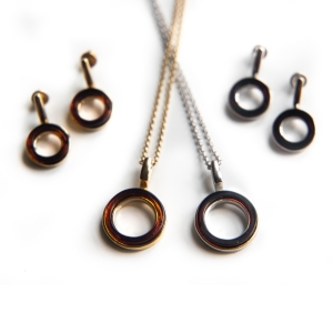 Серебряные серьги с янтарём E9114RV