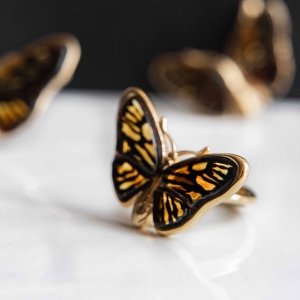 Кольцо серебряное с янтарём R9150ZO