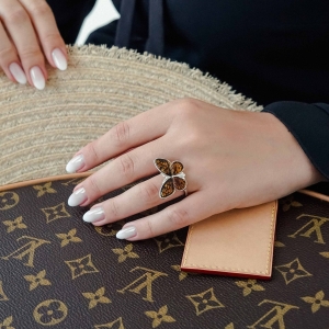 Silver ring with amber R9152RO