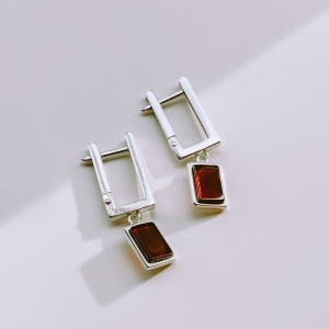 Серебряные серьги с янтарём E20046RV