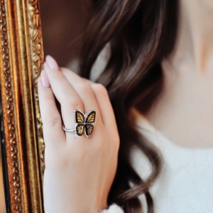 Кольцо серебряное с янтарём R9153RO