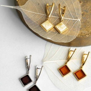 Серебряные серьги с янтарём E9180ZM