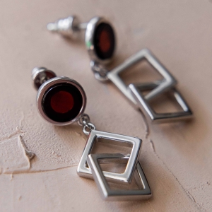 Серебряные серьги с янтарём E9195RV