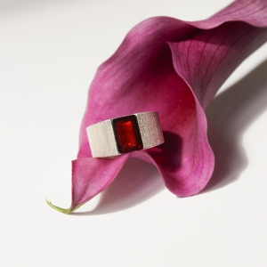 Кольцо серебряное с янтарём R20044SV