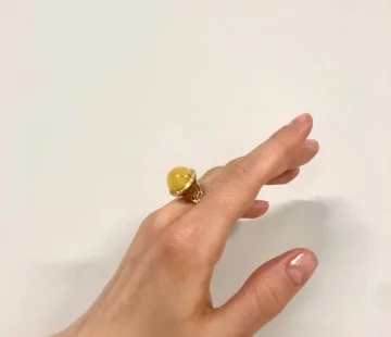 Кольцо серебряное с янтарём R000025ZM Кольцо серебряное с янтарём R000025ZM