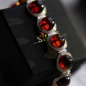 Браслет серебряный с янтарём W000021RV