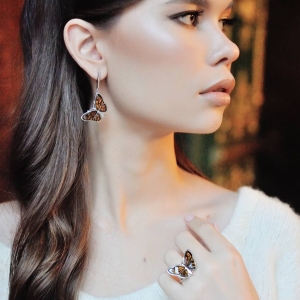 Серебряные серьги с янтарём E9150-1RO