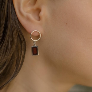 Серебряные серьги с янтарём E9275RV